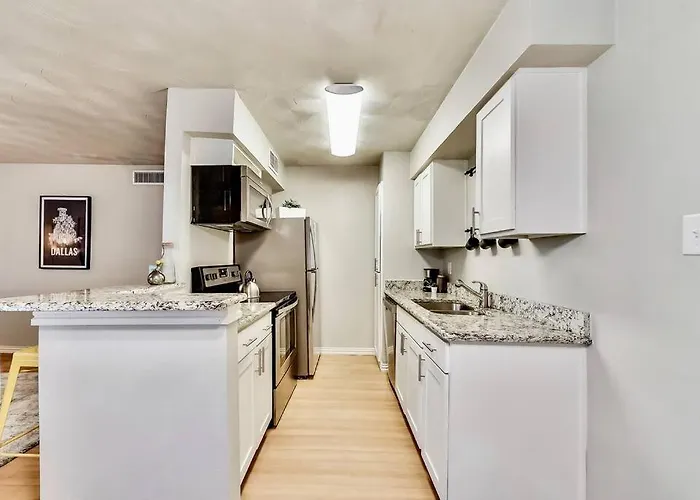 Dallas Boutique Flat + Arboretum Tickets Included