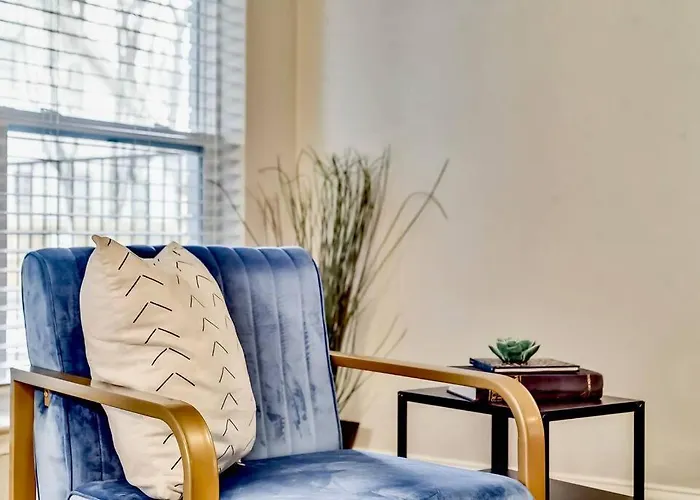 Dallas Boutique Flat + Arboretum Tickets Included